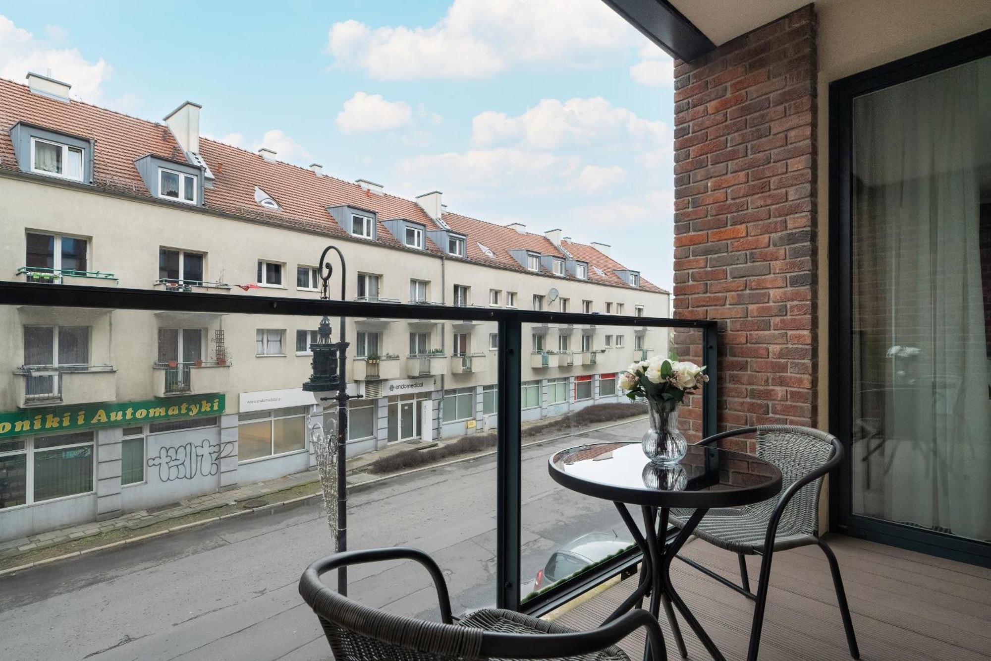 Apartment With Balcony And Free Parking In Poznan By Noclegi Renters Exterior foto